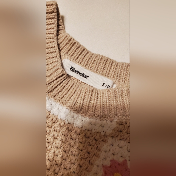 Checkered & Floral Knit Crop Tank Top - Picture 5 of 6